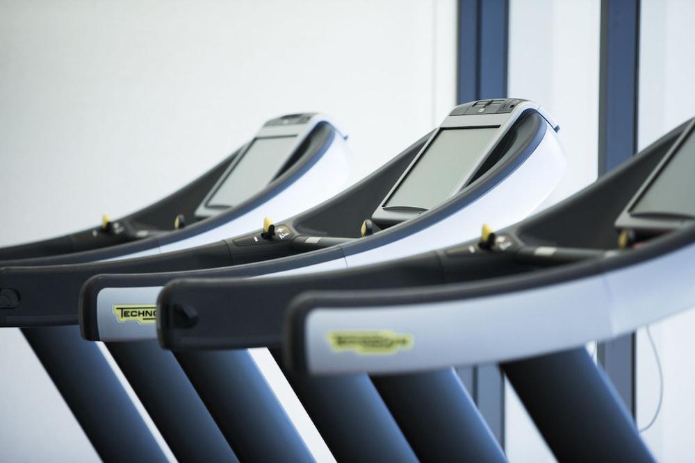 Hyatt Regency Naha, Okinawa Hotel Exterior foto A row of treadmills