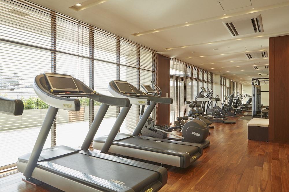 Hyatt Regency Naha, Okinawa Hotel Exterior foto A row of treadmills
