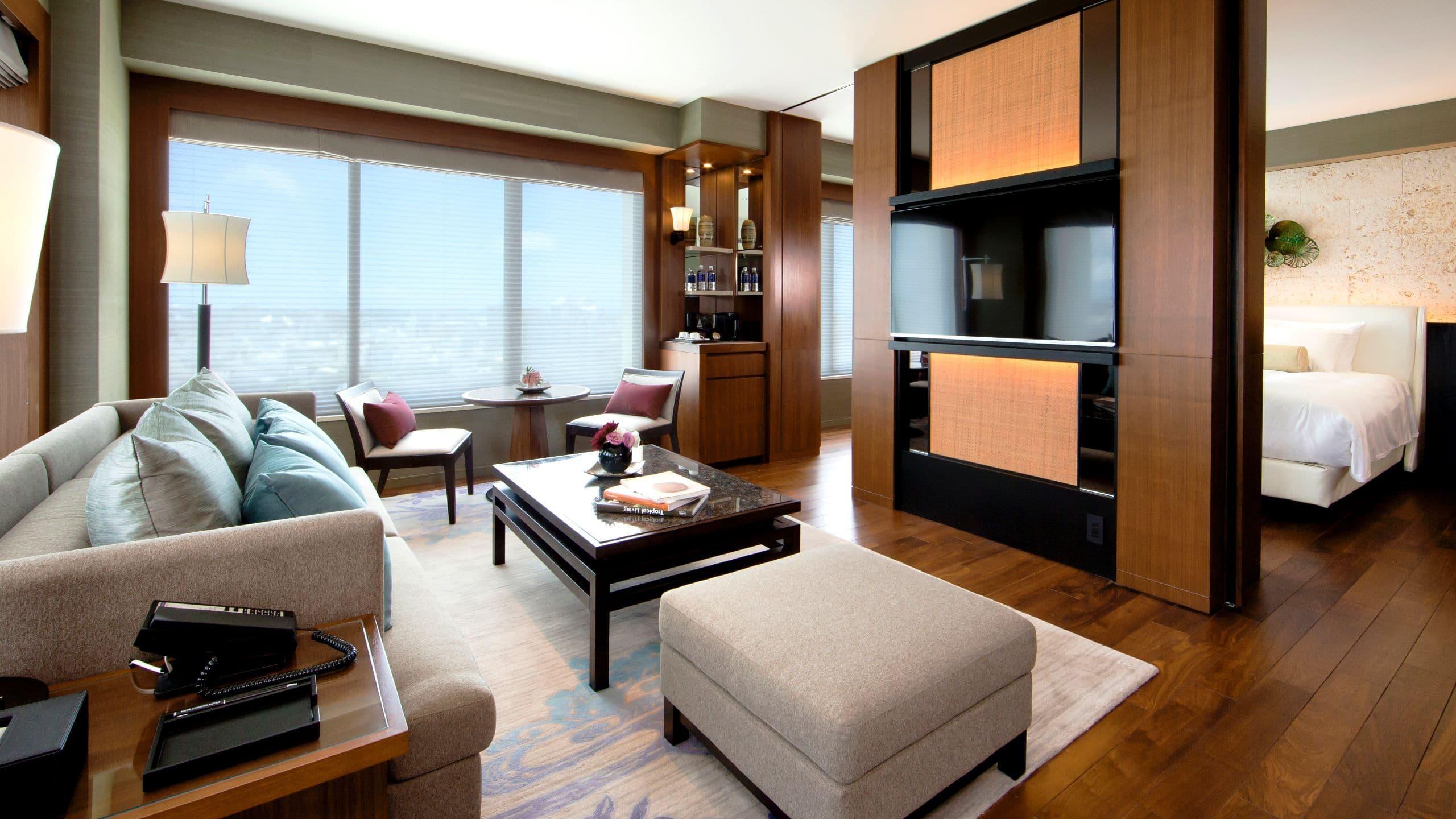 Hyatt Regency Naha, Okinawa Hotel Exterior foto A suite at the Mandarin Oriental, Tokyo