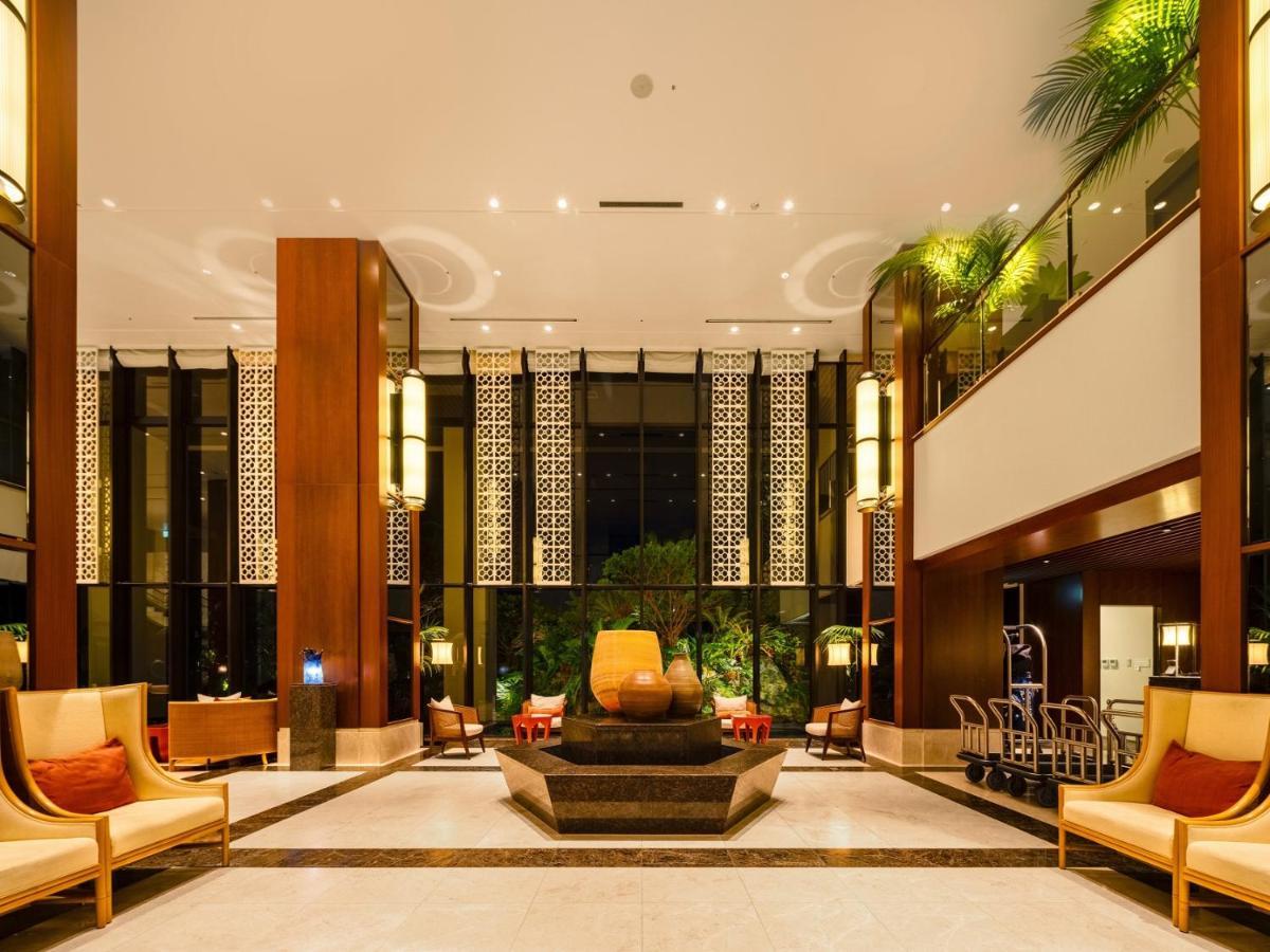 Hyatt Regency Naha, Okinawa Hotel Exterior foto The lobby of the hotel