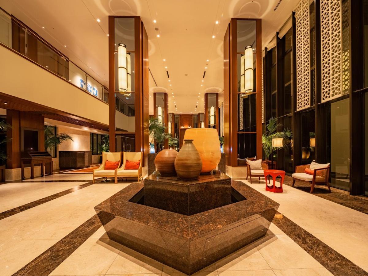 Hyatt Regency Naha, Okinawa Hotel Exterior foto The lobby of the hotel