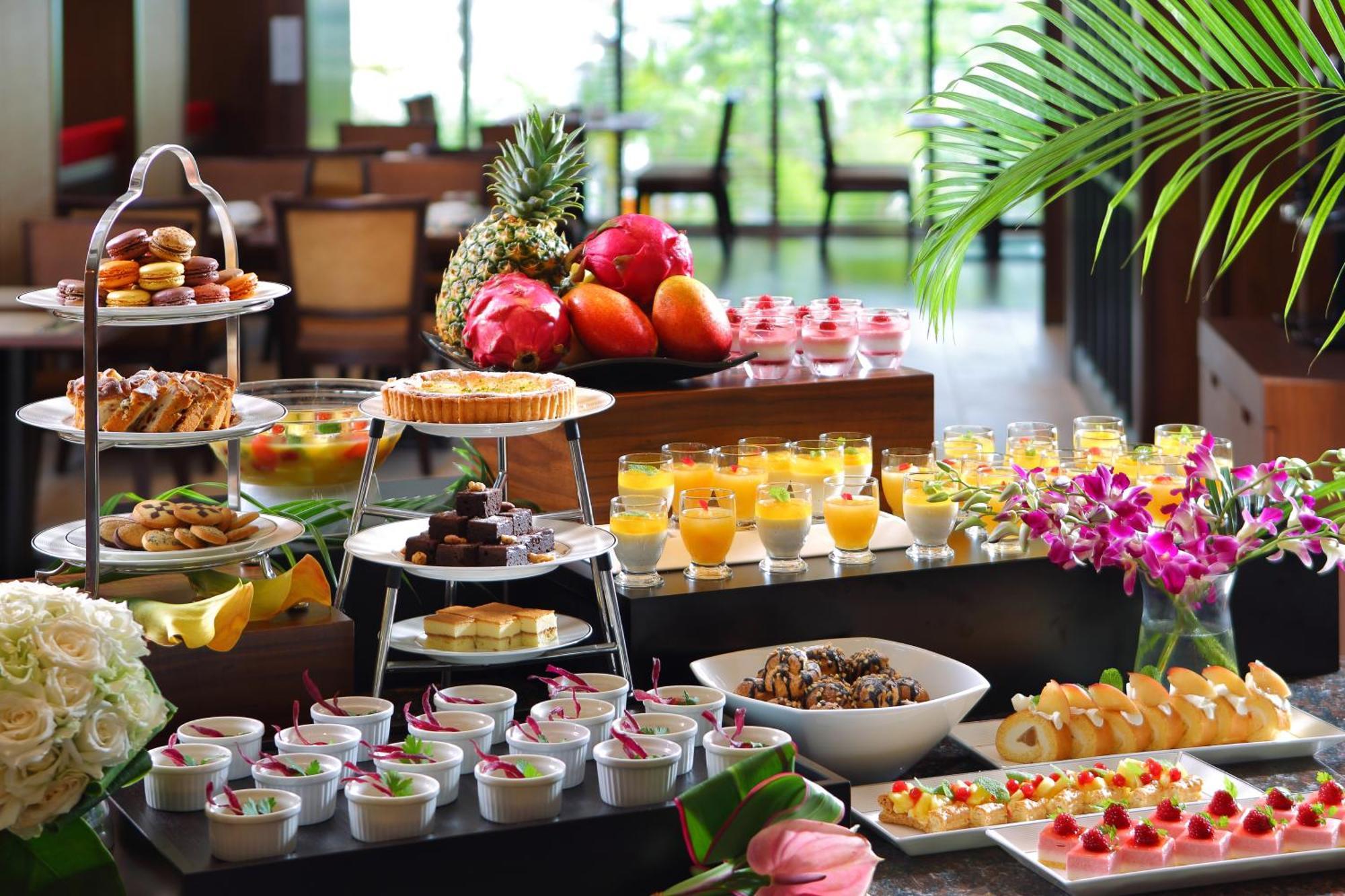 Hyatt Regency Naha, Okinawa Hotel Exterior foto A dessert buffet