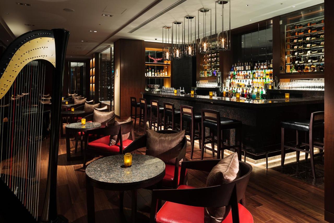 Hyatt Regency Naha, Okinawa Hotel Exterior foto The bar at the Mandarin Oriental, Hong Kong